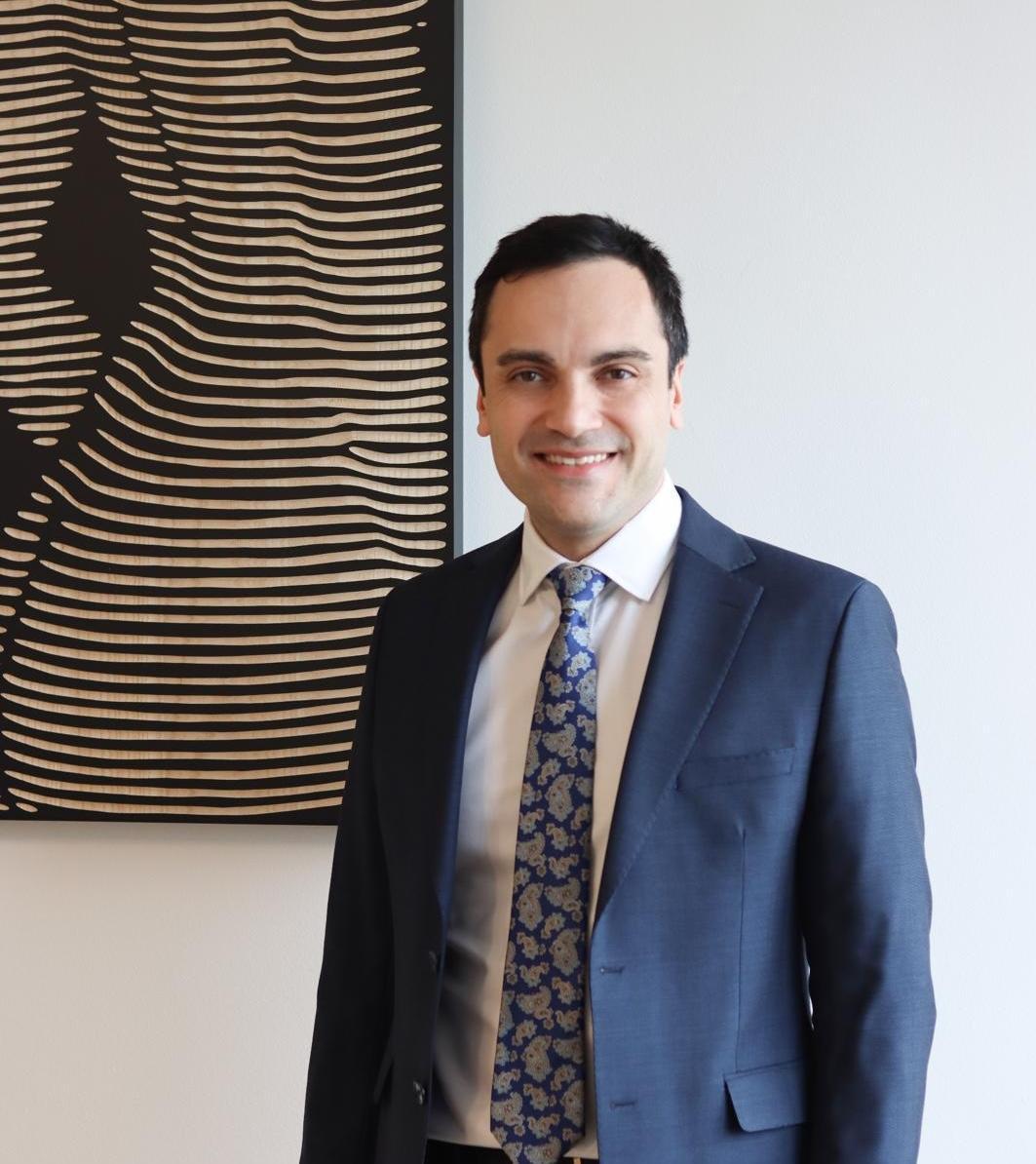 Assoc. Prof. Dr. Ayhan Işık Erdal, post-weight-loss body contouring surgeon in Istanbul